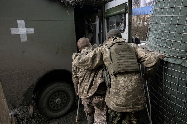 Як отримати додаткову грошову винагороду під час лікування після поранення? - consultant.net.ua