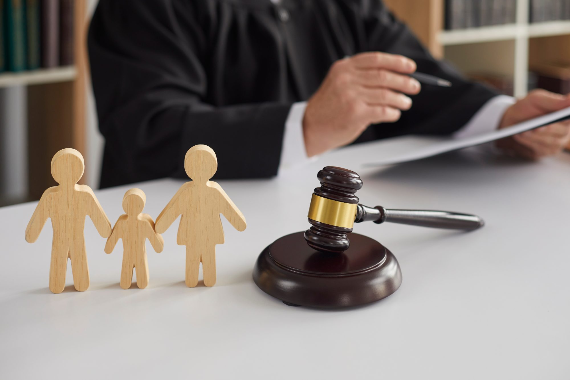 Termination of the right to alimony in connection with the transfer of ownership of real estate - consultant.net.ua