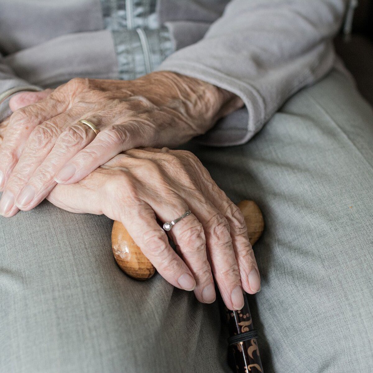 Guardianship over a grandmother: legal aspects and procedure - consultant.net.ua